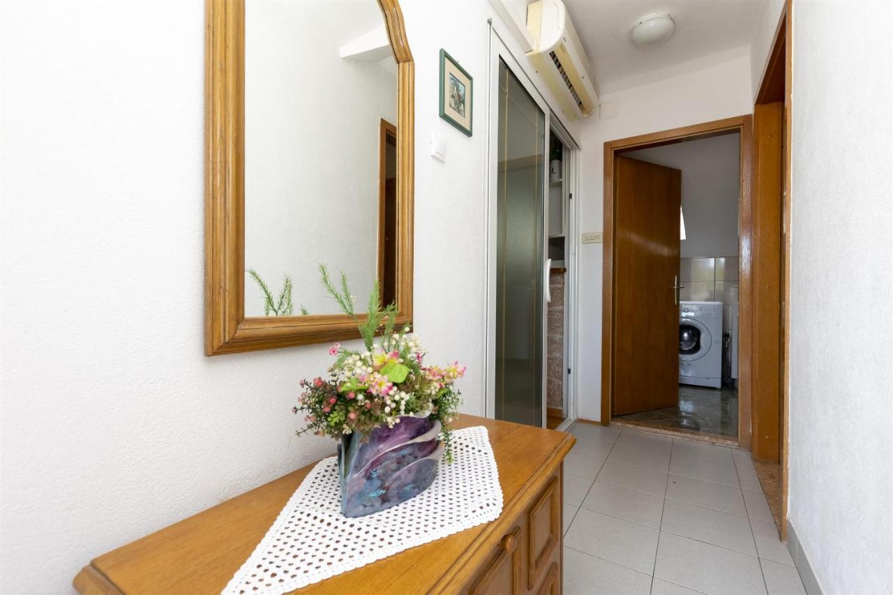 Apartment Ivanka Omis Exterior photo
